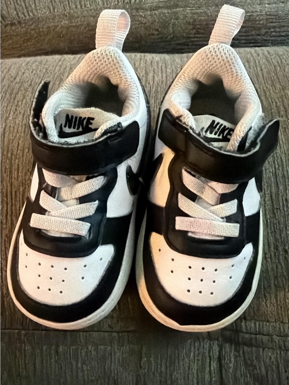 Nike Kids Black and White Hook-and-Loop Low-Top Sneakers